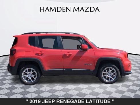 Used 2019 Jeep Renegade Latitude w/ Popular Equipment Group AWD/4WD image 2