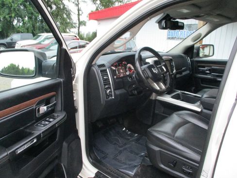 Used 2016 RAM 1500 Laramie w/ Convenience Group AWD/4WD image 16