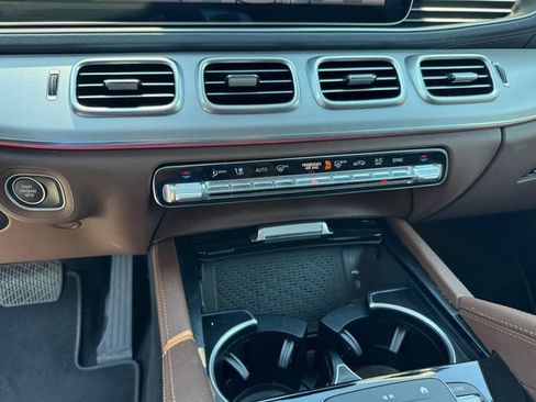 Used 2025 Mercedes-Benz GLS 450 4MATIC image 22