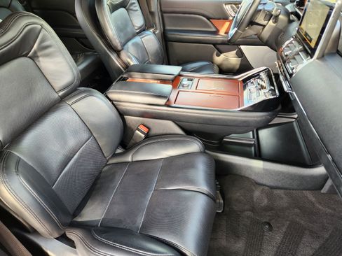 Used 2020 Lincoln Navigator L Reserve w/ Luxury Package RWD image 7