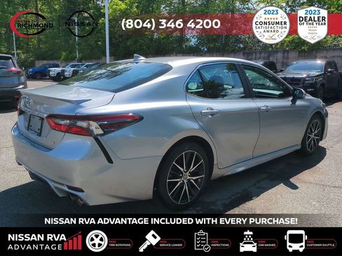 Used 2022 Toyota Camry SE image 5