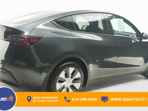 Used 2024 Tesla Model Y Long Range RWD image 6