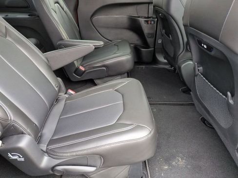 New 2026 Chrysler Pacifica Select FWD image 28