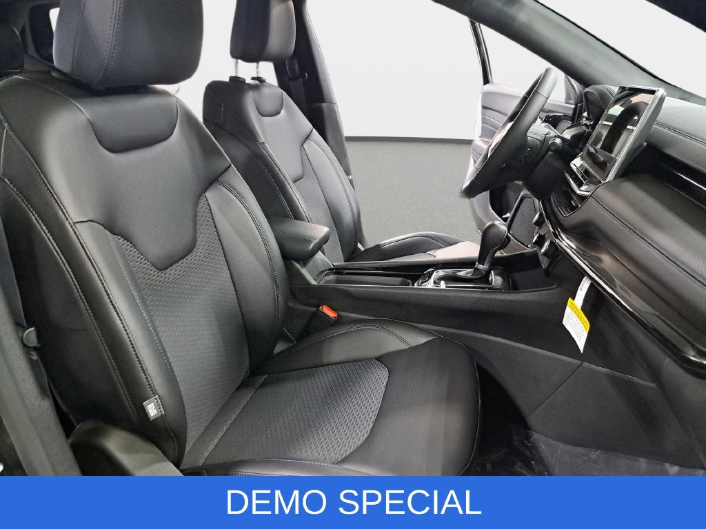 New 2026 Jeep Compass Latitude AWD/4WD image 10