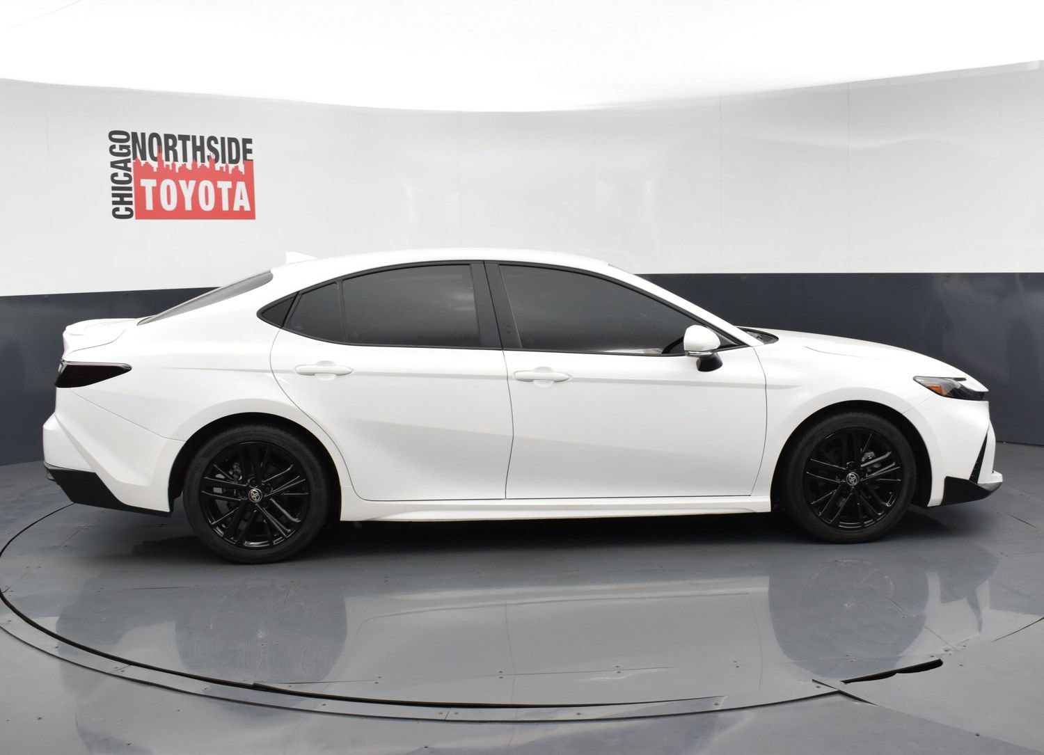 Used 2026 Toyota Camry SE FWD image 5
