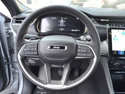 New 2025 Jeep Grand Cherokee Limited image 16