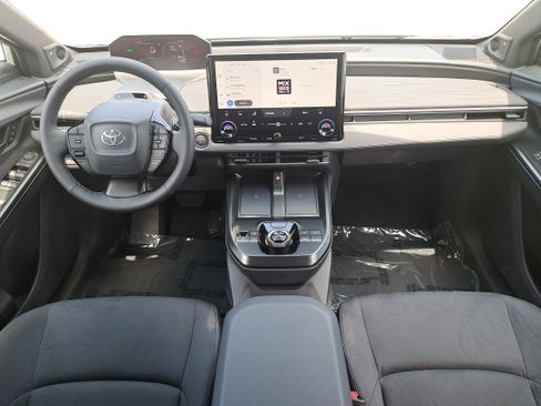 Used 2026 Toyota C-HR AWD/4WD image 9