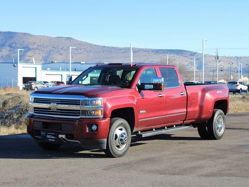 Used 2015 Chevrolet Silverado 3500 High Country w/ Duramax Plus Package image 8