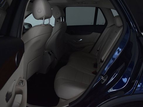 Used 2022 Mercedes-Benz GLC 300 4MATIC image 11