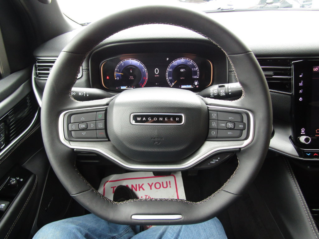 Used 2025 Jeep Wagoneer Series II AWD/4WD image 29