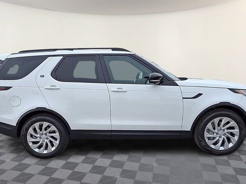 Certified 2025 Land Rover Discovery S image 9