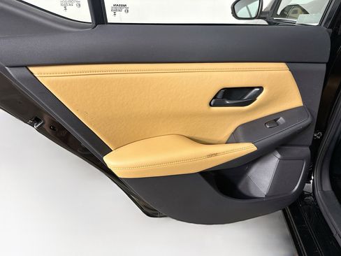 Used 2025 Nissan Sentra SV w/ SV Premium Package image 26