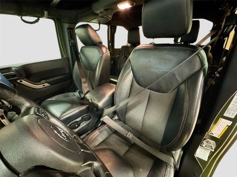 Used 2016 Jeep Wrangler Unlimited Sahara image 19