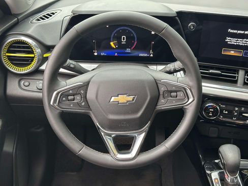 Used 2024 Chevrolet Trax LT w/ Driver Confidence Package FWD image 11