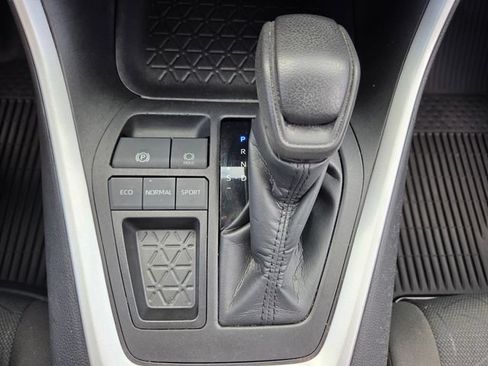 Used 2022 Toyota RAV4 XLE w/ Convenience Package FWD image 24