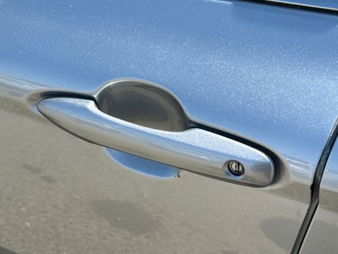 Used 2018 Toyota Camry LE image 7