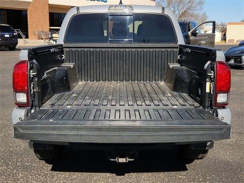 Used 2018 Toyota Tacoma SR image 10