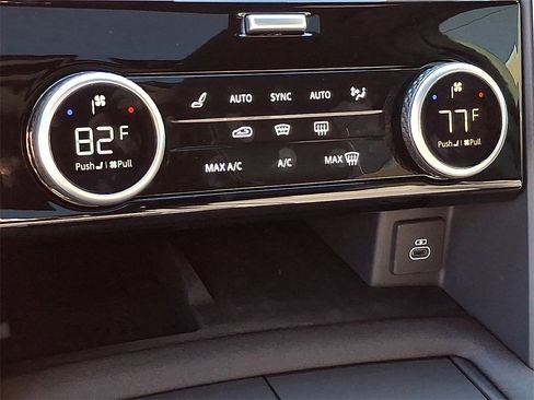 New 2025 Land Rover Discovery S image 16