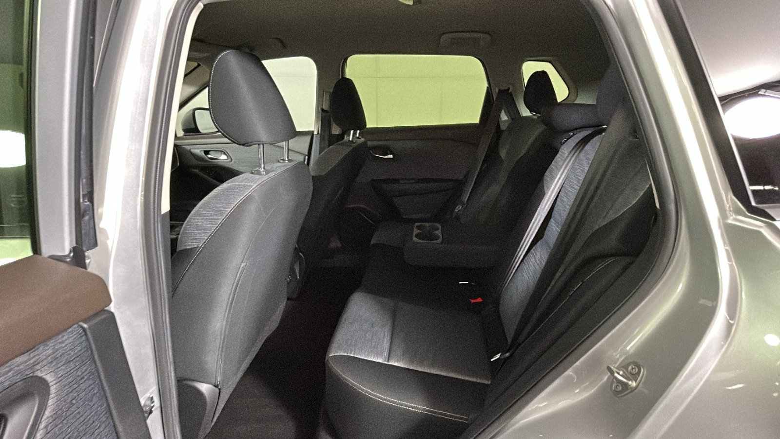 Used 2023 Nissan Rogue SV FWD image 33