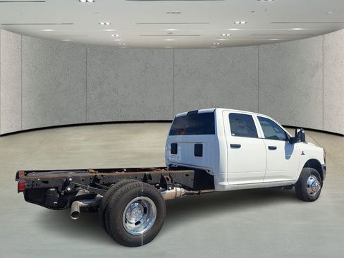 Used 2024 RAM 3500 Tradesman w/ Chrome Appearance Group AWD/4WD image 5