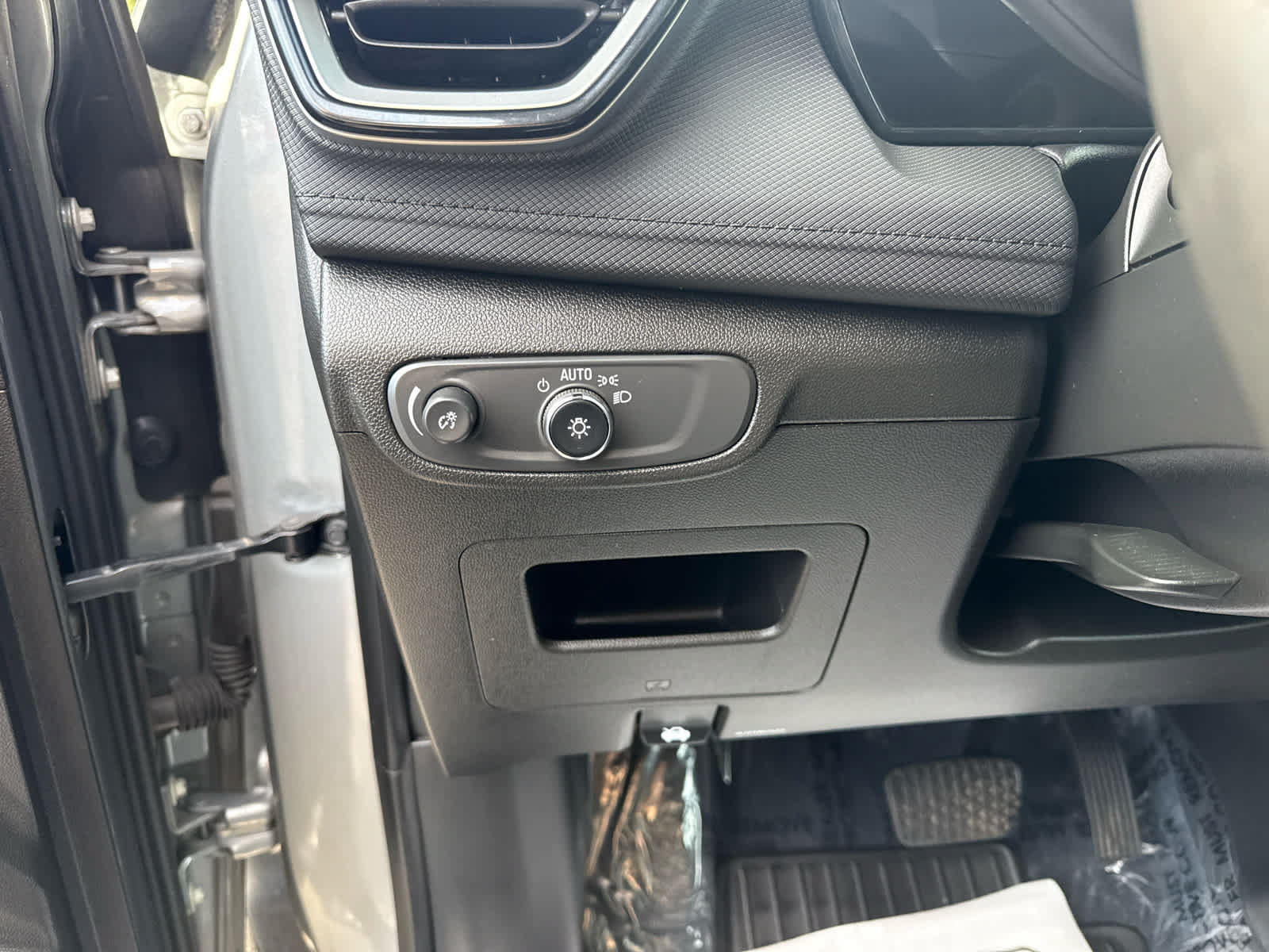 Used 2024 Chevrolet TrailBlazer LS FWD image 17