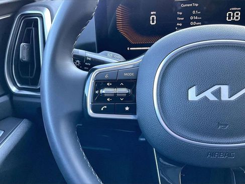 Used 2025 Kia Sorento S image 18