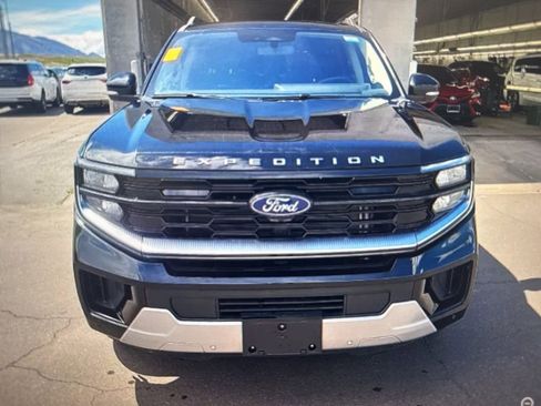 Used 2025 Ford Expedition Max Platinum AWD/4WD image 4