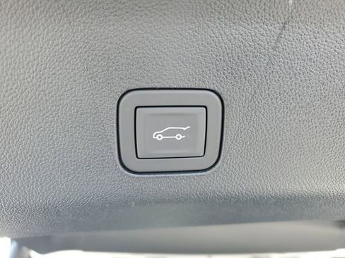 New 2026 GMC Yukon Elevation image 32