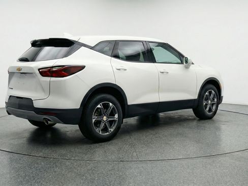 Used 2025 Chevrolet Blazer LT image 9