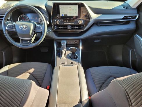 Used 2023 Toyota Highlander LE image 15