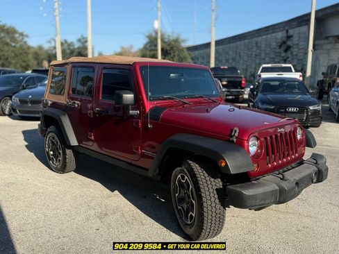 Used 2013 Jeep Wrangler Unlimited Rubicon w/ Connectivity Group AWD/4WD image 10