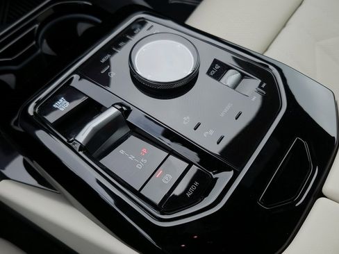 Used 2025 BMW 530i w/ M Sport Package image 14