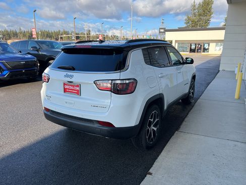 Used 2024 Jeep Compass Limited image 4