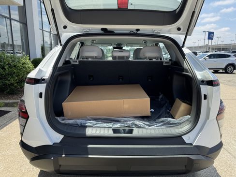 New 2026 Hyundai Kona SE image 13