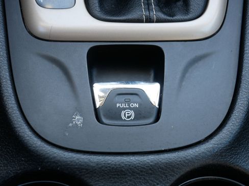 Used 2017 Jeep Cherokee Limited w/ Trailer Tow Group image 31