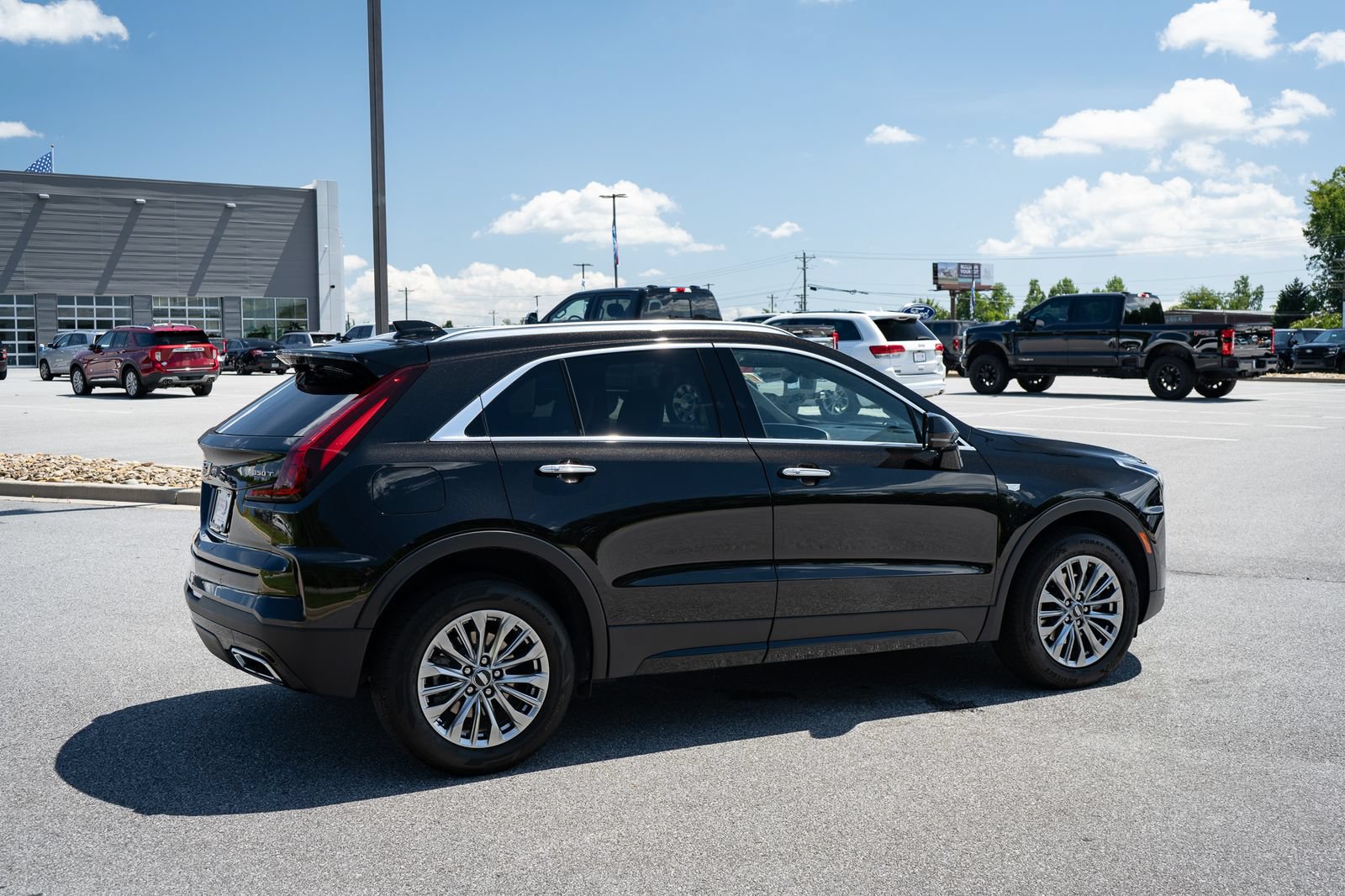 Used 2025 Cadillac XT4 Premium Luxury FWD image 10