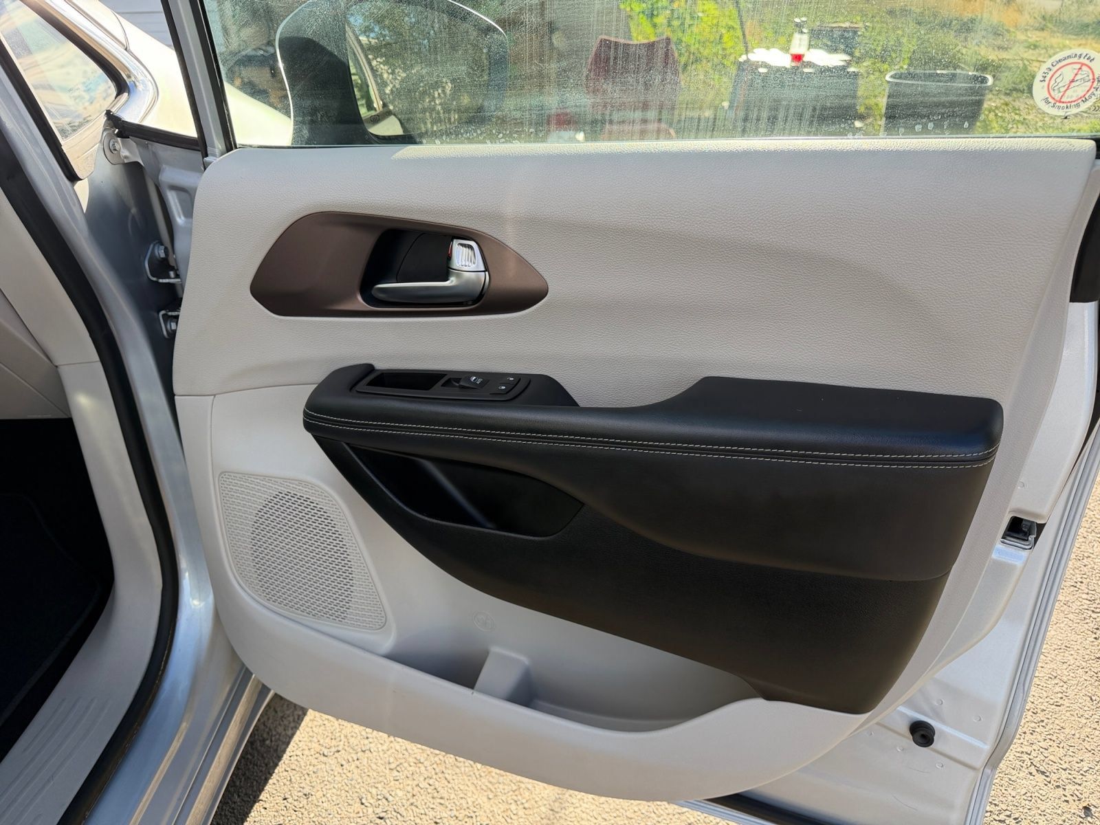 Used 2023 Chrysler Voyager LX FWD image 17