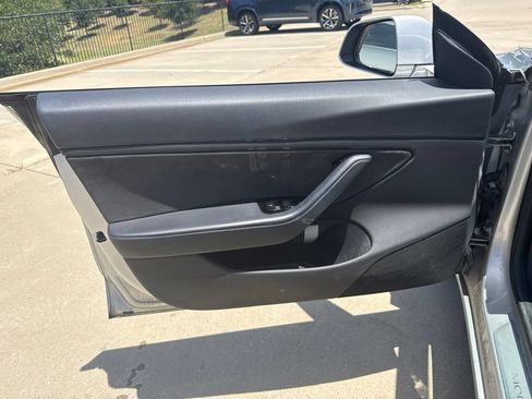Used 2018 Tesla Model 3 Long Range RWD image 17
