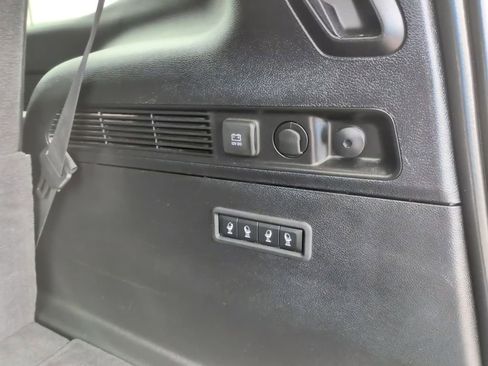 Used 2023 Jeep Wagoneer Series III w/ Preferred Equipment Group AWD/4WD image 18