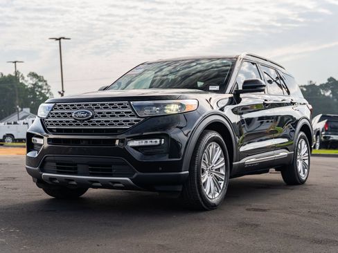 Certified 2021 Ford Explorer Limited w/ Hybrid Equipment Group 310A RWD image 3