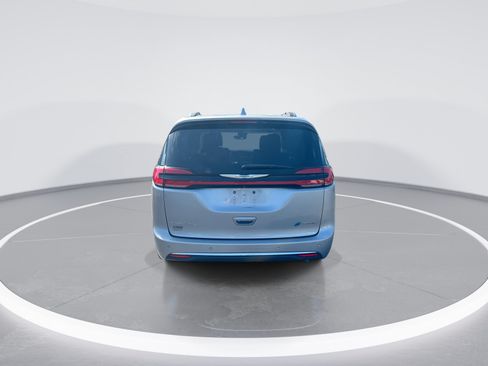 Used 2021 Chrysler Pacifica Touring-L FWD image 8