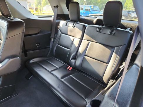 Used 2022 Ford Explorer XLT w/ Equipment Group 202A image 16