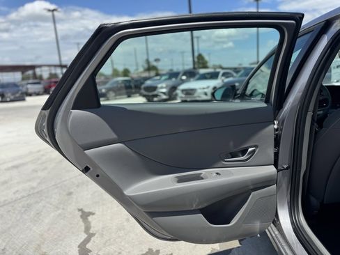 New 2025 Hyundai Elantra SEL image 15