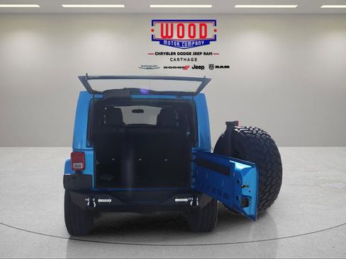 Used 2015 Jeep Wrangler Unlimited Sahara image 4