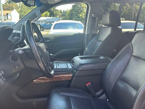 Used 2019 Chevrolet Suburban Premier AWD/4WD image 4