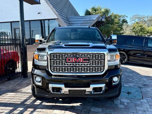 Used 2019 GMC Sierra 2500 Denali w/ Duramax Plus Package image 4