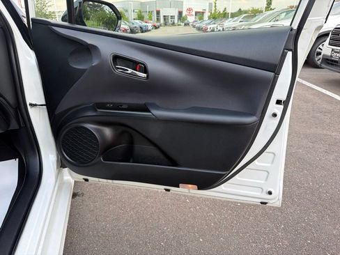 Used 2020 Toyota Prius LE w/ Carpet Mat Package AWD/4WD image 10