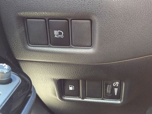 Used 2021 Toyota C-HR XLE image 24