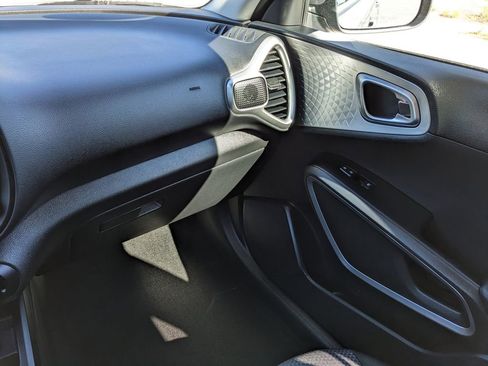 Certified 2025 Kia Soul LX image 18