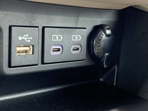 Used 2024 Toyota Highlander XLE AWD/4WD image 29